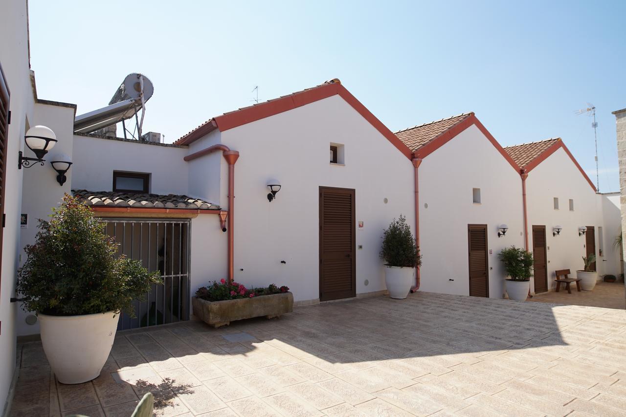 Il Giardino Del Tiglio Bed & Breakfast Uggiano La Chiesa Exterior photo